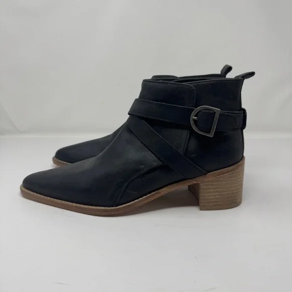 Free People Back Loop Black Leather Ankle Boots EU 39 US 8.5 - Picture 2 of 8
